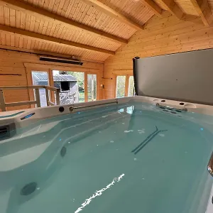 Peaceful Entire Property With Luxury Jacuzzi Pool Southend-on-Sea